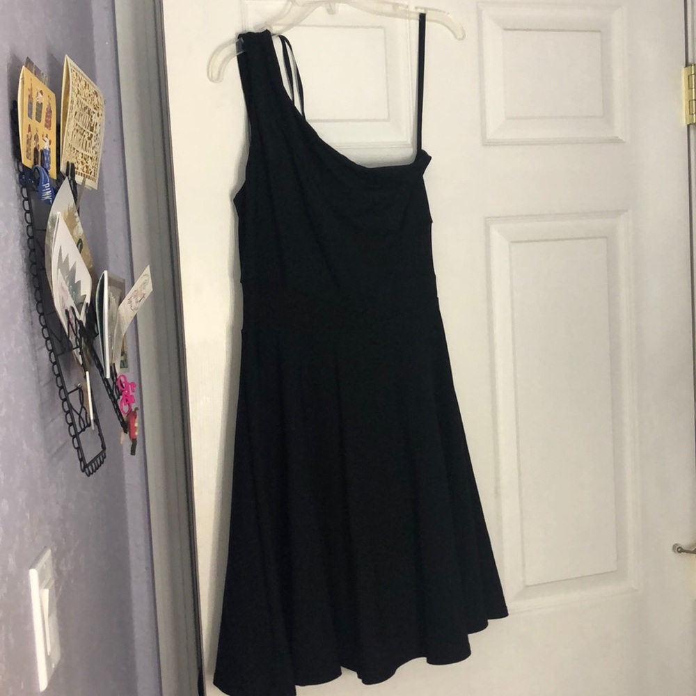 Bebe black one shoulder dress size medium